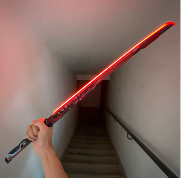 Espada Luminária Mística – A Lâmina das Cores Eternas